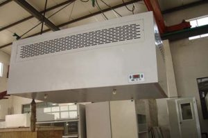 潔凈層流罩有風(fēng)機內(nèi)裝和風(fēng)機外接兩種，安裝方式有懸掛式和落地支架式兩種